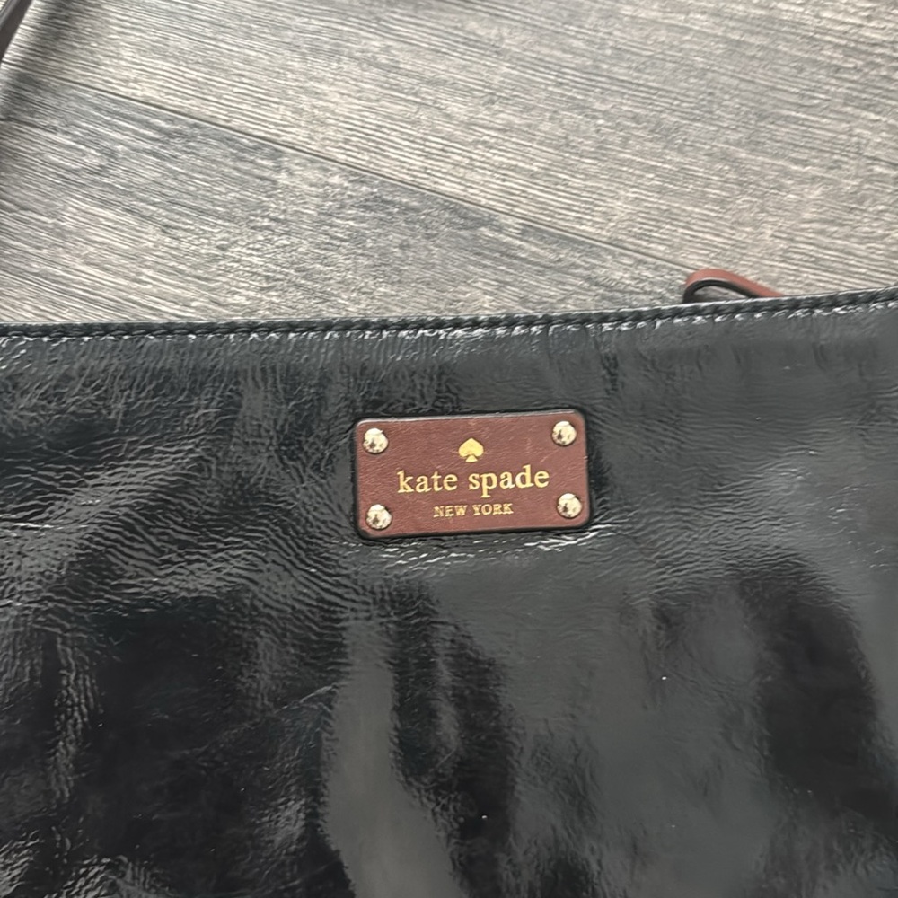 KATE SPADE Black Patent Leather w/Brown Leather Cross-Body Strap Shoulder Bag - Picture 2 of 7